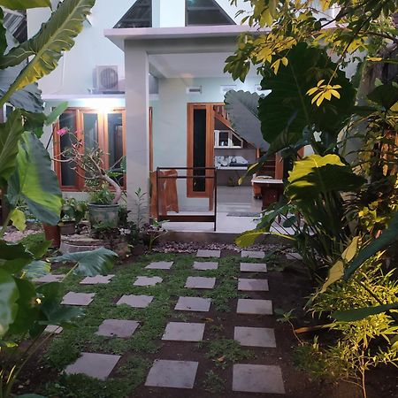 Mutiara Homestay Syariah Jogjakarta Buitenkant foto