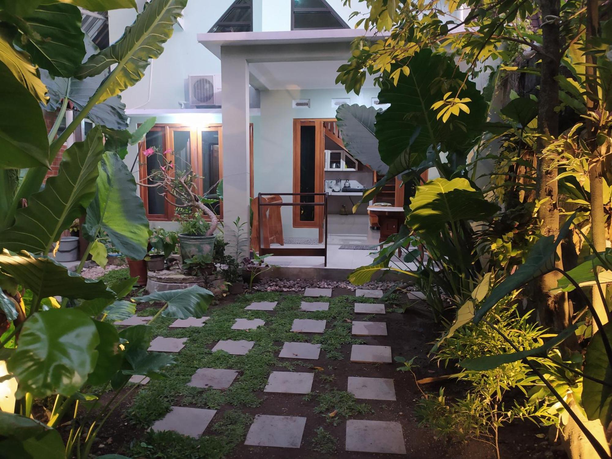 Mutiara Homestay Syariah Jogjakarta Buitenkant foto