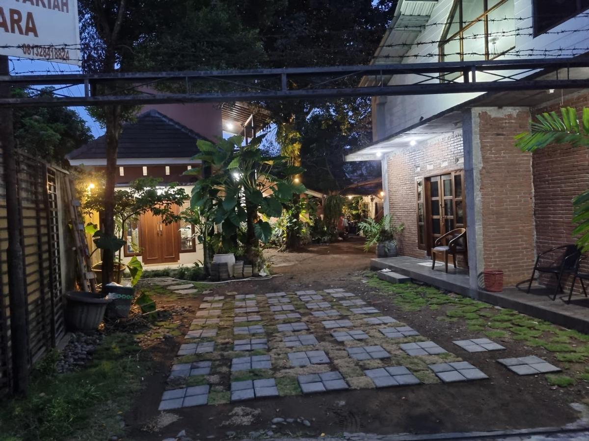 Mutiara Homestay Syariah Jogjakarta Buitenkant foto