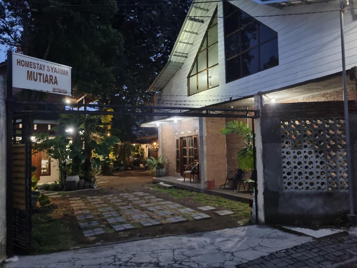 Mutiara Homestay Syariah Jogjakarta Buitenkant foto