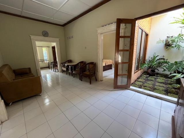 Mutiara Homestay Syariah Jogjakarta Buitenkant foto