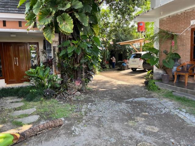 Mutiara Homestay Syariah Jogjakarta Buitenkant foto