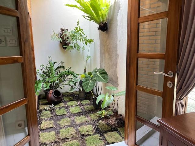 Mutiara Homestay Syariah Jogjakarta Buitenkant foto