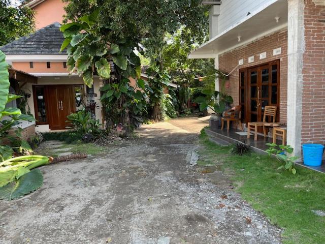 Mutiara Homestay Syariah Jogjakarta Buitenkant foto
