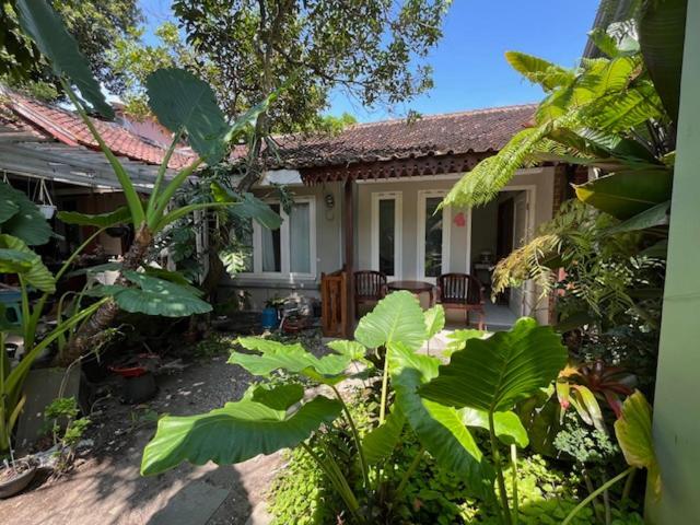 Mutiara Homestay Syariah Jogjakarta Buitenkant foto